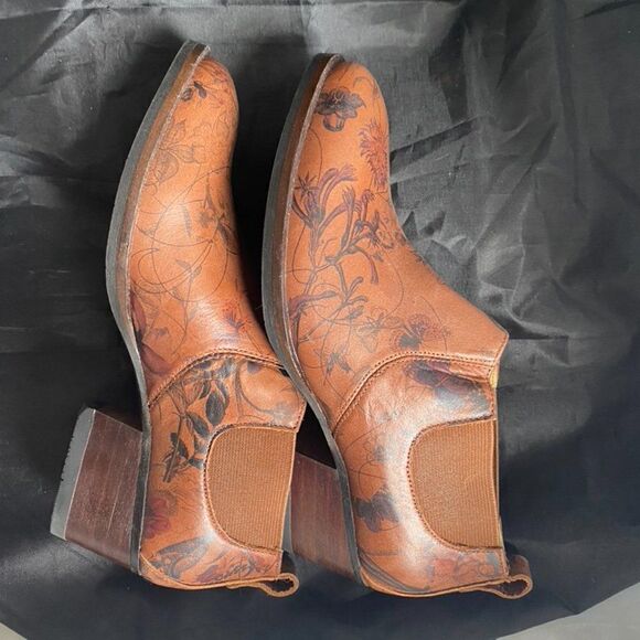 Never Worn Bussola Ankle Boots Booties -- Size 35 - Picture 8 of 9